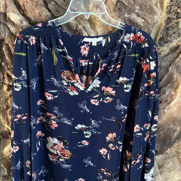 Faded Glory Navy Floral Blouse - Picture 2 of 9